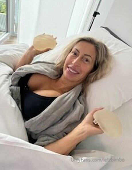 LetzBimbo pornstar top photo