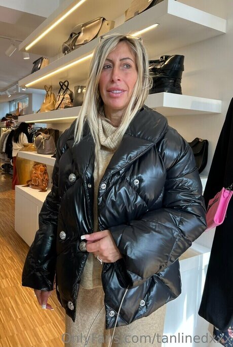 LetzBimbo adult actress img