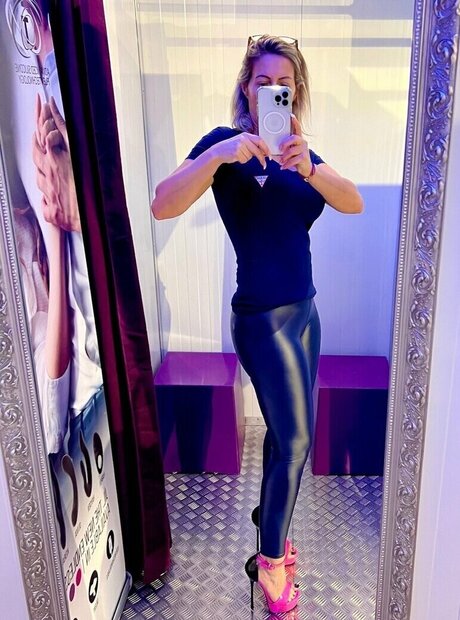 LetzBimbo model nudes pictures