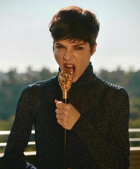 Selma Blair model pretty images