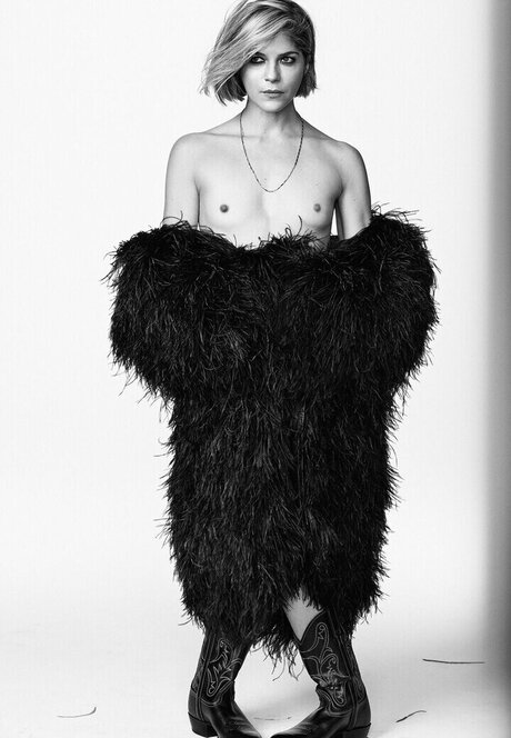 Selma Blair model art images