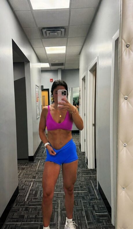 Abby Rathbone star top picture