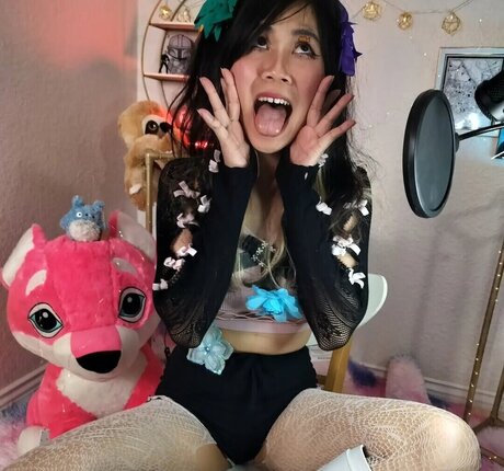 Bessy Q nude actress gallery