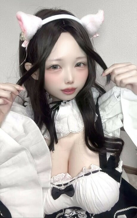 Amatsu Pukupu hot actress pictures