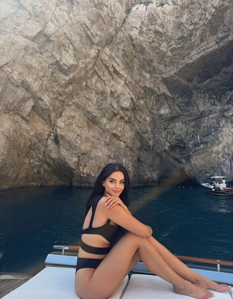 Mahlagha Jaberi erotic model pic