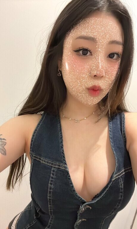 Hanavocado model erotic pictures