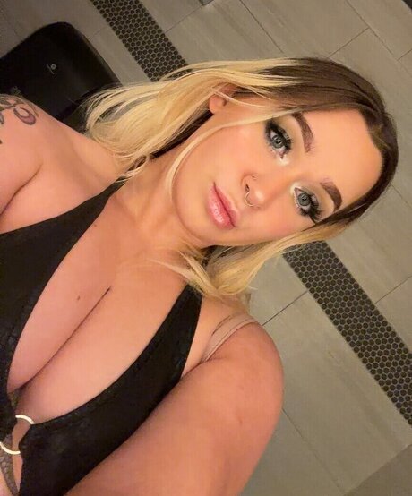 Ivy Malibu hot model pictures