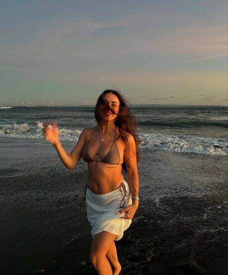 Alohalaia model hd picture