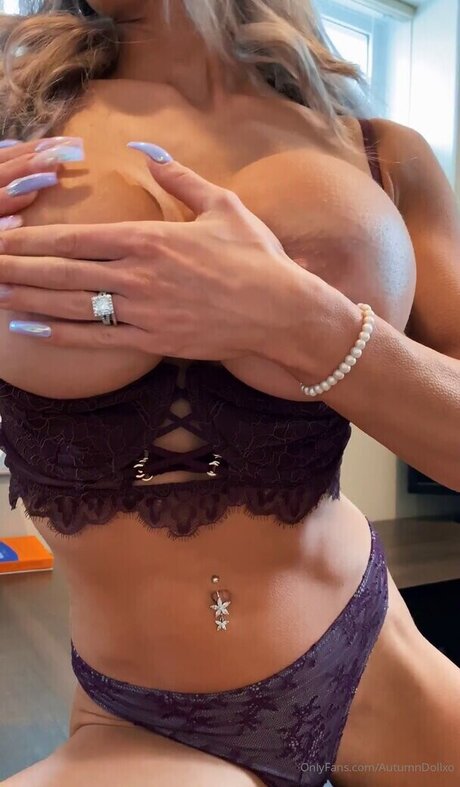 AutumnDoll sexy star pics