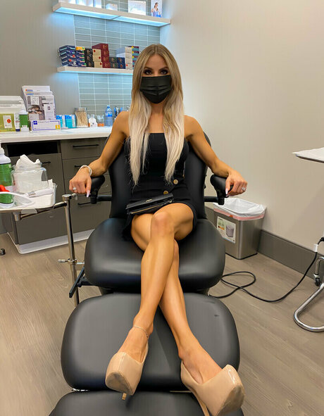 AutumnDoll free pornstar photos