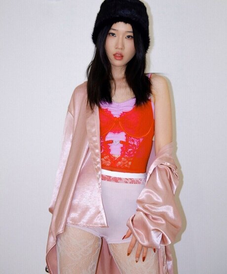 Lo3tus model naked pictures