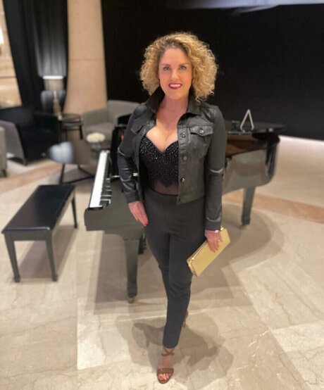 Storage Wars star erotic pics