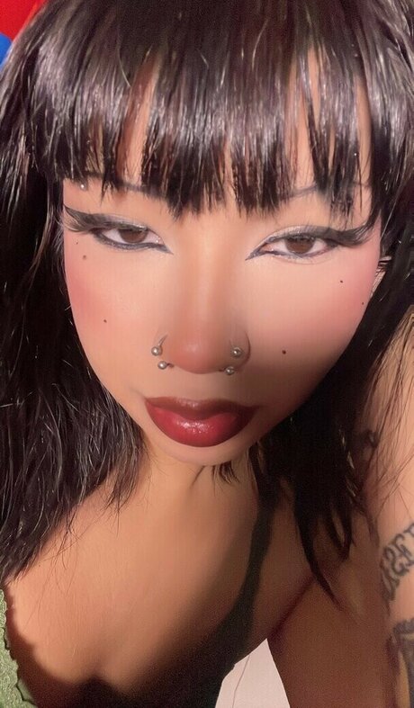 Sarynthia model beautiful photos