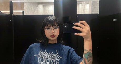 Sarynthia star beautiful picture