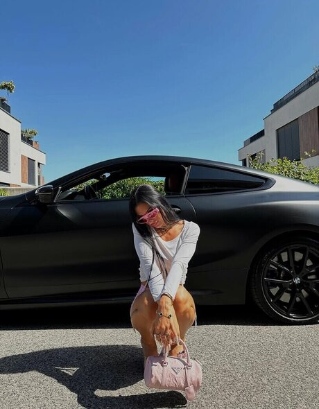 Nina Janova pretty actress pics