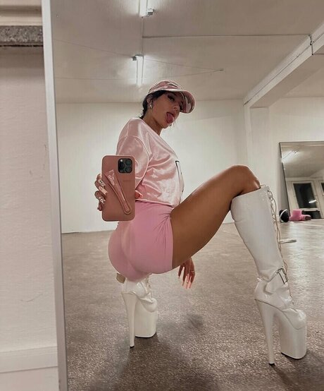 Nina Janova free model img