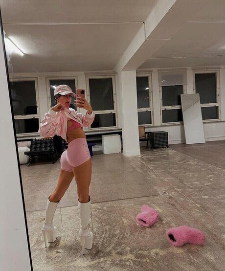 Nina Janova model sex pictures