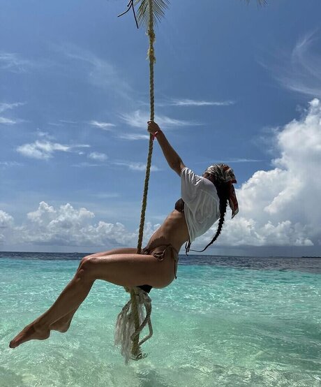 Nina Janova naked model gallery