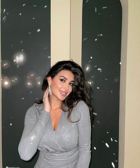 Yasmine Sabri model photo