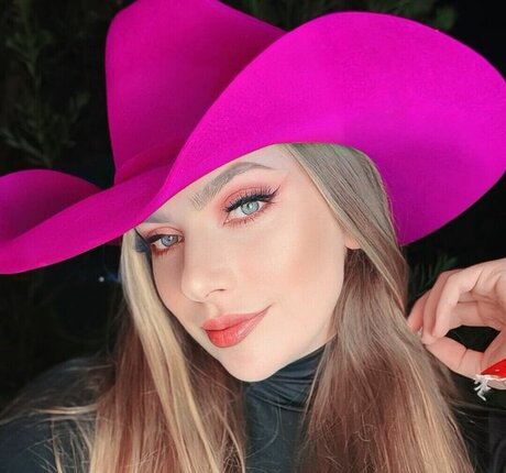 inapommer sex model gallery