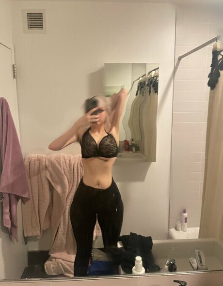 TalkFastEllie model pornographic gallery