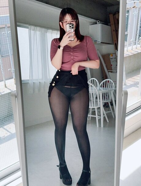 miinyan73 model top photos