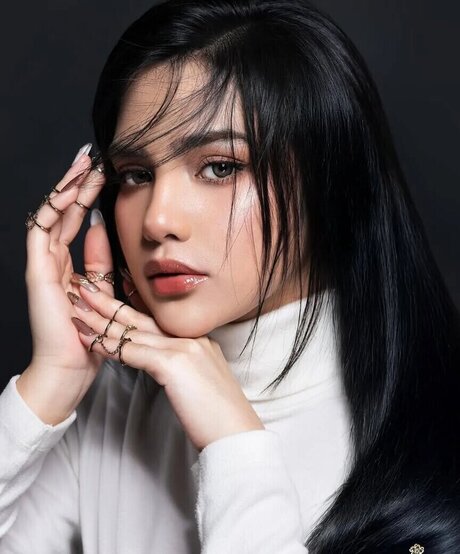 Davina Karamoy star perfect pic