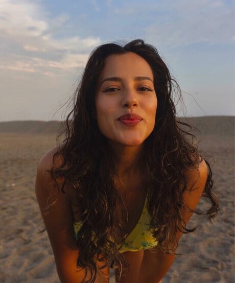 Camila Erika Montengro Rubina best model img