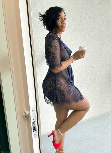 Imsodliteful adult model picture