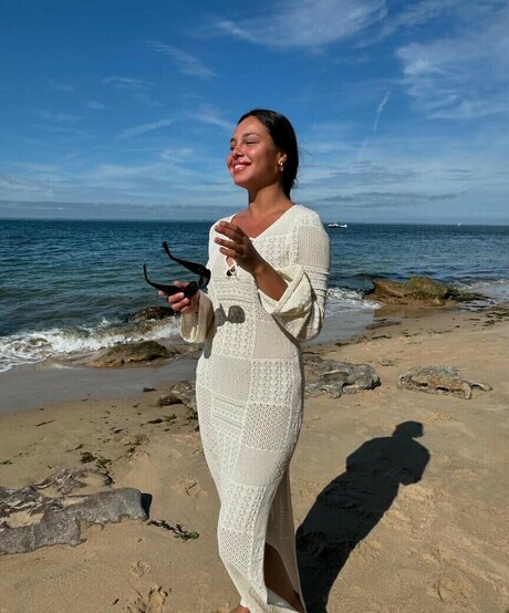 elise cm sexy star photo