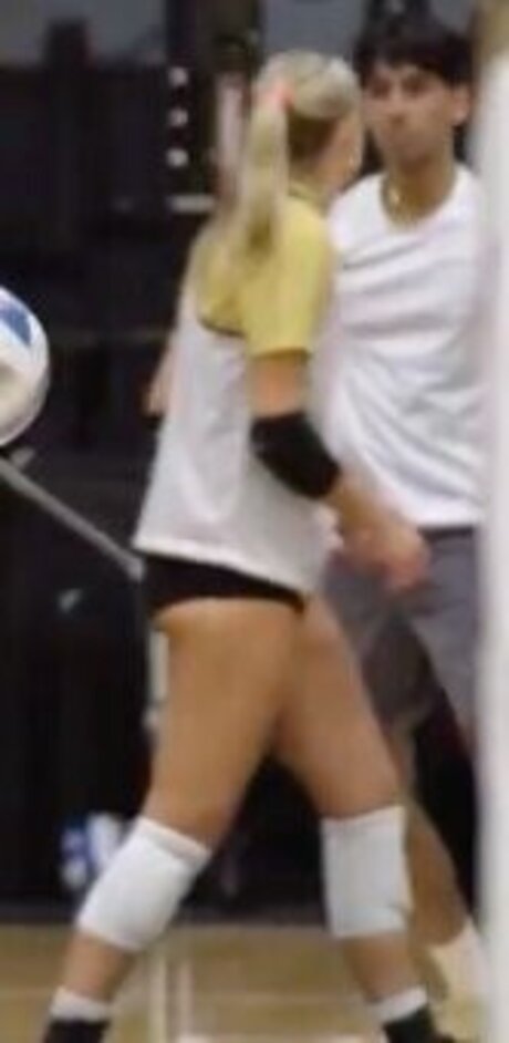 Taryn DeWese best model pic