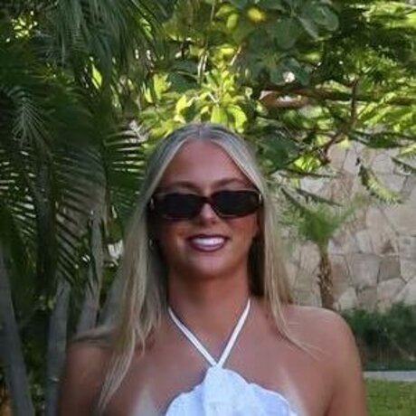 Taryn DeWese adult model pic