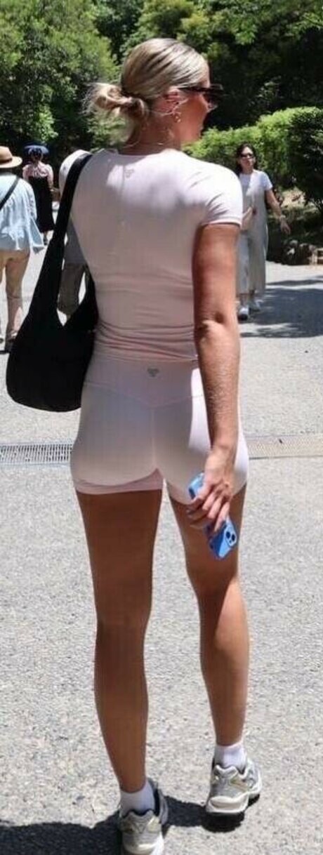 Taryn DeWese star free pic