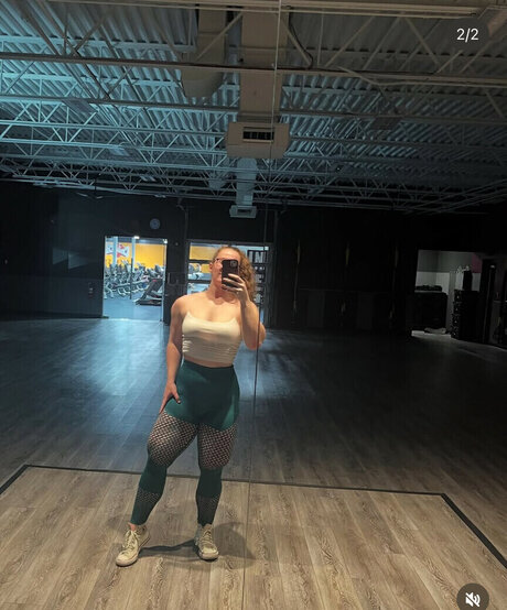 Mackenzie Suggs model exclusive photos