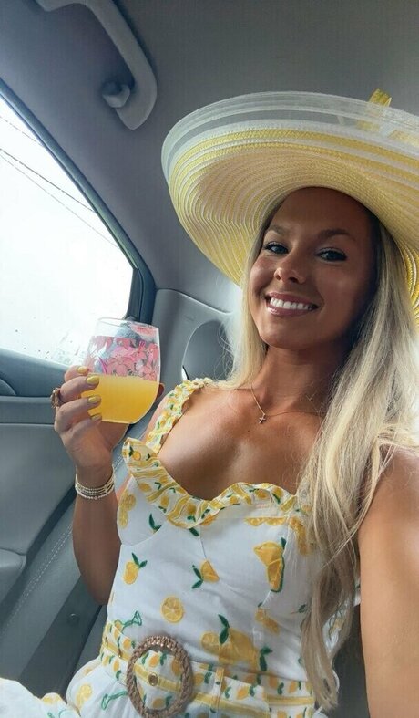 beautiful blonde onlyfans xxx images