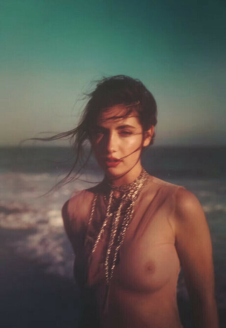 Maud Elena model perfect galleries