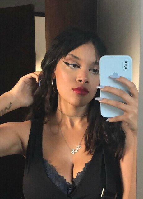 Nakishka hot actress photo