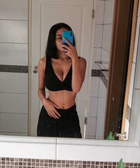 Nakishka beautiful actress images