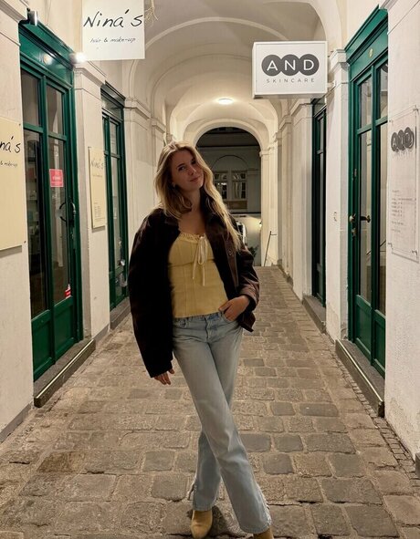 Lena Kozlovac exclusive star image