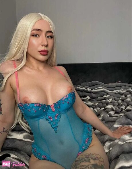 nisaatane model hot img