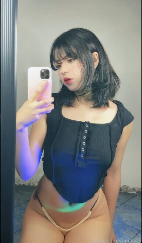 Vaniasse nice actress pictures