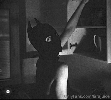 Lara Juice star sexy gallery