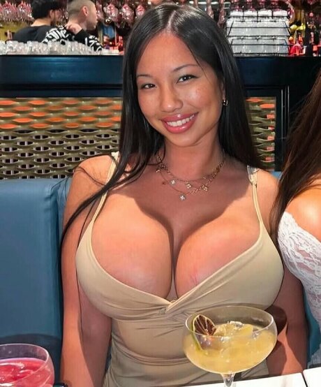 Samaela Ferrari nice actress pictures