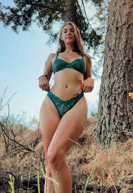 Emily Brooks star adult photo