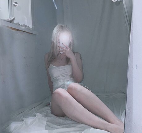 su ga r ik art actress gallery