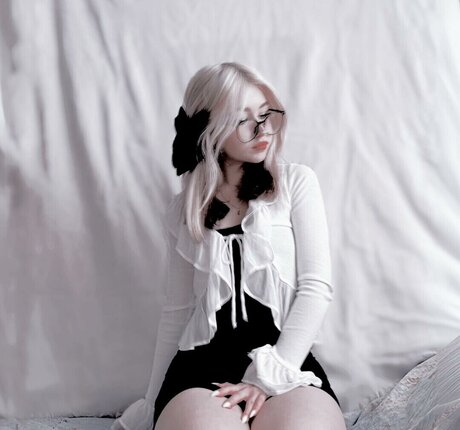 su ga r ik adult model photo