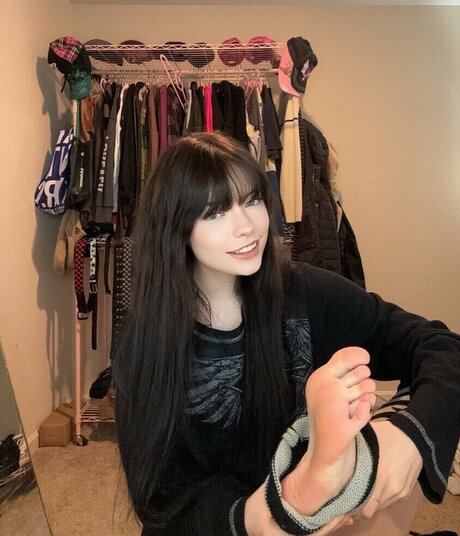 isizzly exclusive model picture