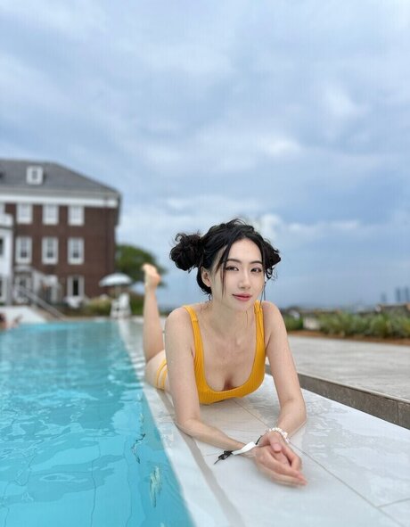 mollyshen nude star pic