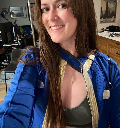 Tunnelsnakesfool erotic actress image