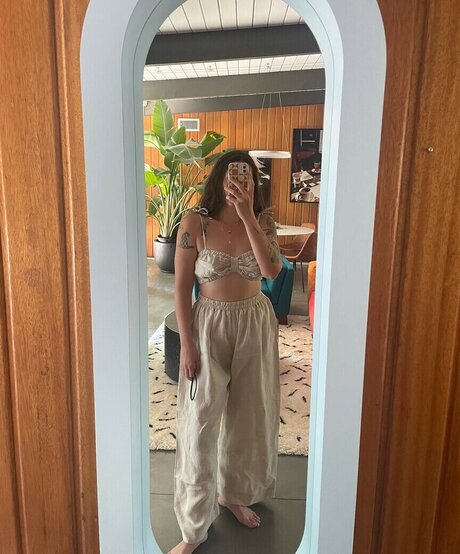 Katie Crutchfield erotic model pictures